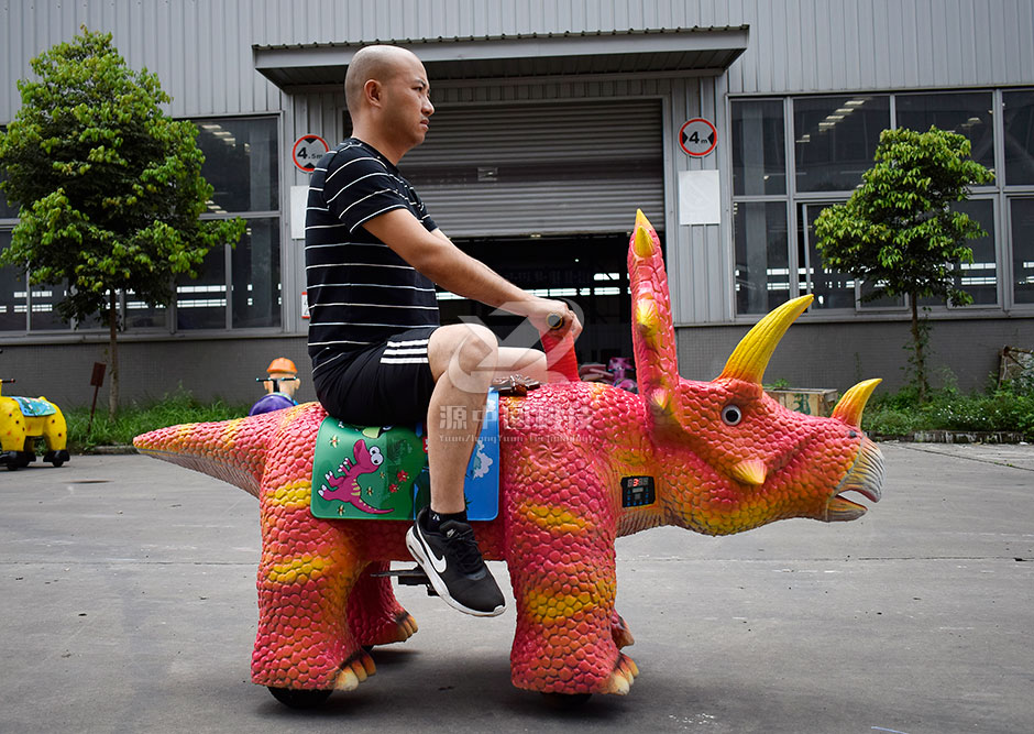 三角恐龍恐龍車，商場騎的三角龍，三角龍童車